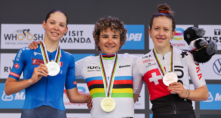 Paula Ostiz Taco, Chantal Pegolo, Anja Grossmann on the Podium of the Women Junior Road Race