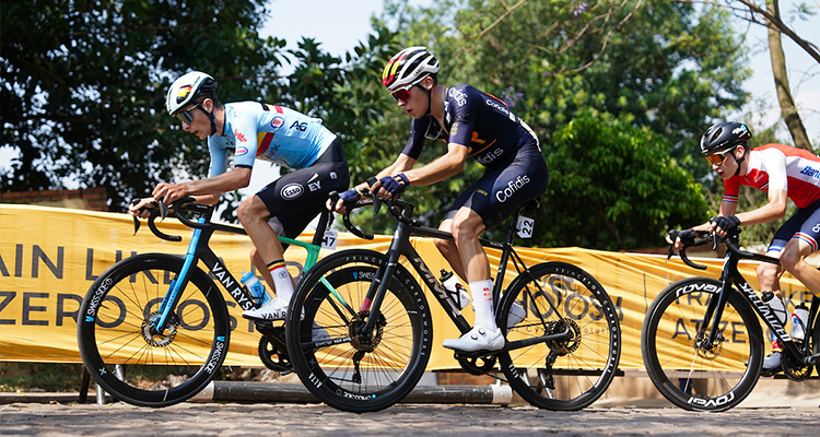 Benjamin Noval Suarez on Côte de Kimihurura during the Men Junior Road Race in Kigali