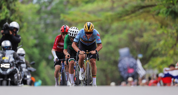Remco Evenepoel leads the chase on Tadej Pogačar in front of Ben Healey, Mattias Skjelmose and Thomas Pidcock during the Men Elite Road Race in Kigali